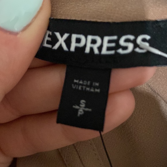 EXPRESS Gathered Neck Padded Shoulder Gramercy Top - Picture 4 of 5